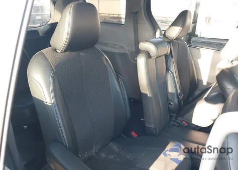 2012 Toyota Sienna Se 8 Passenger z USA, uszkodzony, nr VIN 5TDXK3DC0CS179348